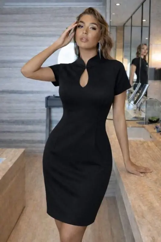 Ayollar uchun kalta yengli, tomchi yoqali, yoqasi bog‘ichli, kalta import krep ko‘ylak - 1