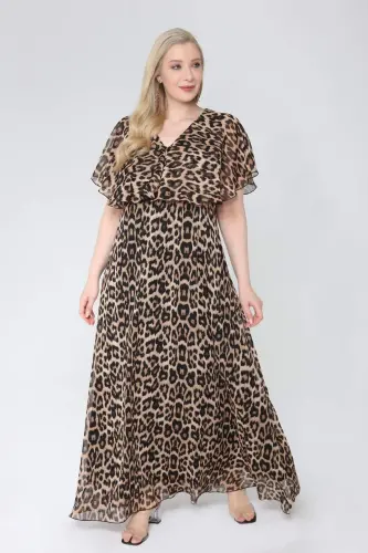 Ayollar uchun katta hajmdagi shifon matodan tikilgan, V shaklidagi yoqa va yelkanli kattta kattali oqlangan libos. LEOPARD KL3065 - 1