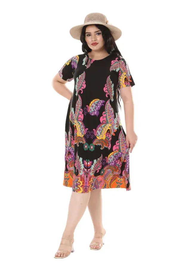 Ayollar uchun katta hajmli qisqa yengli qora sharf naqshli midi ko'ylak - 5