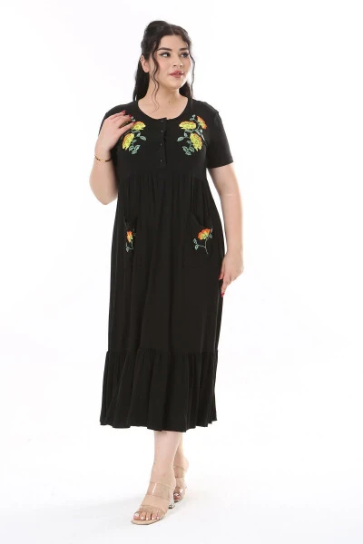 Ayollar uchun katta hajmli qora rangli tikilgan oldingi cho'ntakli tugmali ko'ylak 65N38169 - 7