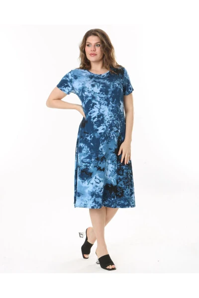 Ayollar uchun katta o'lchamli midi ko'ylak, krujka bo'yin va naqshli, qisqa yengli 24133 - BUTIK NILYAM