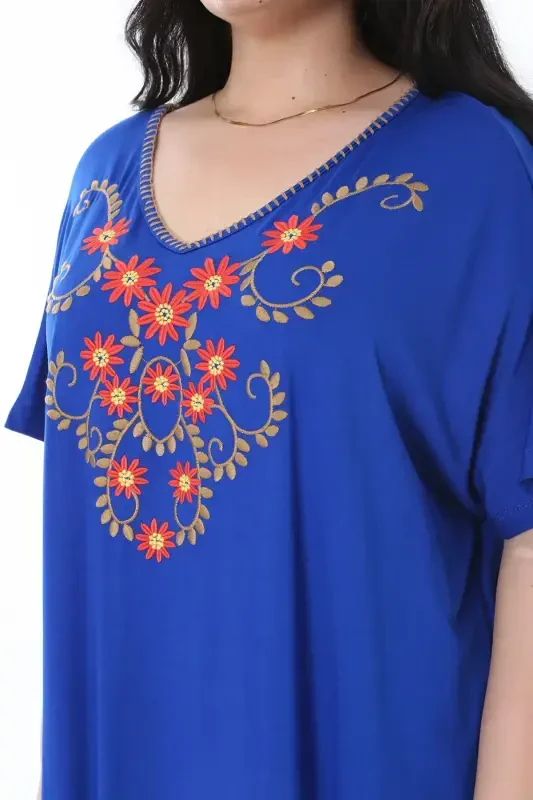 Ayollar uchun katta o'lchamli saks rangli kashta detalli likrali viskon ko'ylak 65N38171-SAKS - 3