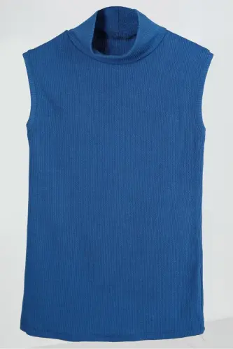 AYOLLAR UCHUN KO'K (INDIGO) YENGSIZ KABEL TO'QILGAN SVITER T 8253 - 3