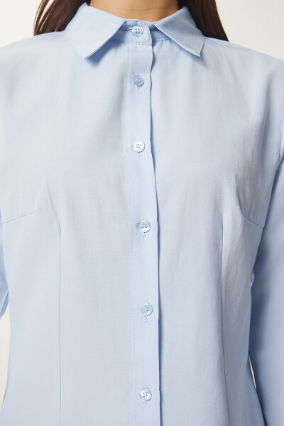 Ayollar uchun ko‘k osmon rangli tugmali oddiy ko‘ylak RQ00001 - 4