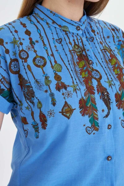 Ayollar uchun ko'k rangli sudyalar yoqasi kalta yengli ko'ylak ARM-25Y001 - 4