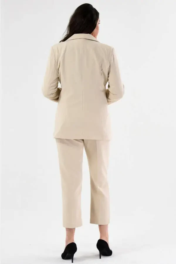 Ayollar uchun krem rangli blazer ko'ylagi kamarli cho'ntakli truba shimli katta o'lchamli kostyum - 6