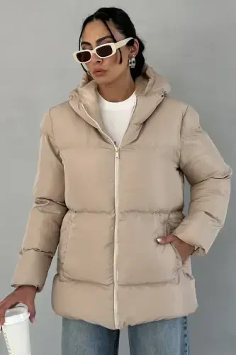 Ayollar uchun krem rangli kaputli puf kurtka - 3