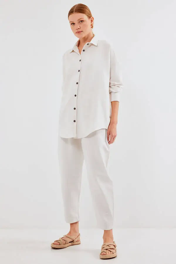 Ayollar uchun krem rangli keng o'lchamli zig'ir kombinezon 6622 - 26