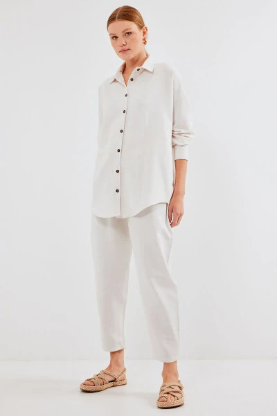 Ayollar uchun krem rangli keng o'lchamli zig'ir kombinezon 6622 - 14