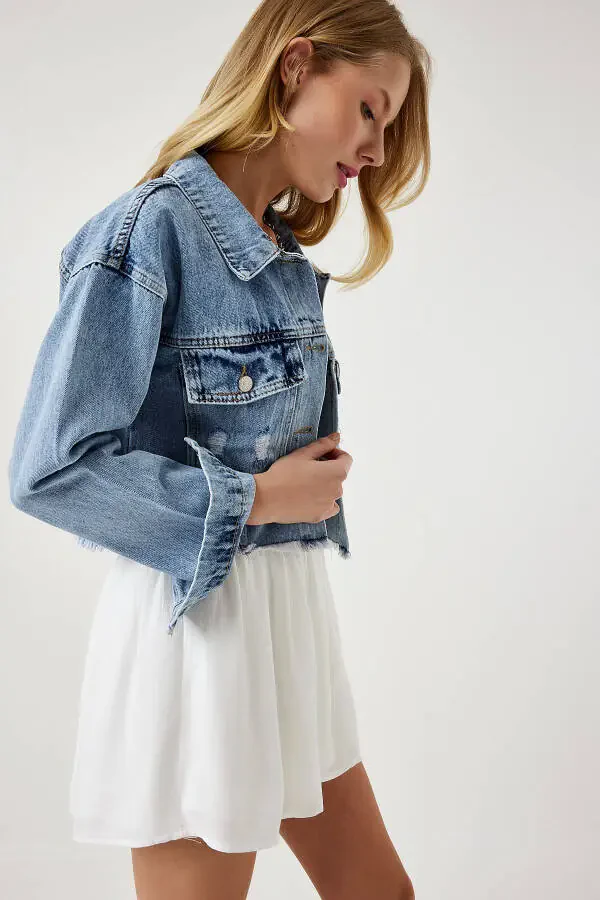 Ayollar uchun ochiq ko'k rangli püsküllü denim crop kurtka RV00159 - 4