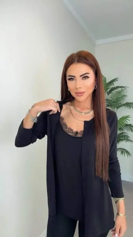 Ayollar uchun old qismi kesilgan kvadrat yoqali, qisqa yengli krep ko'ylak - 4