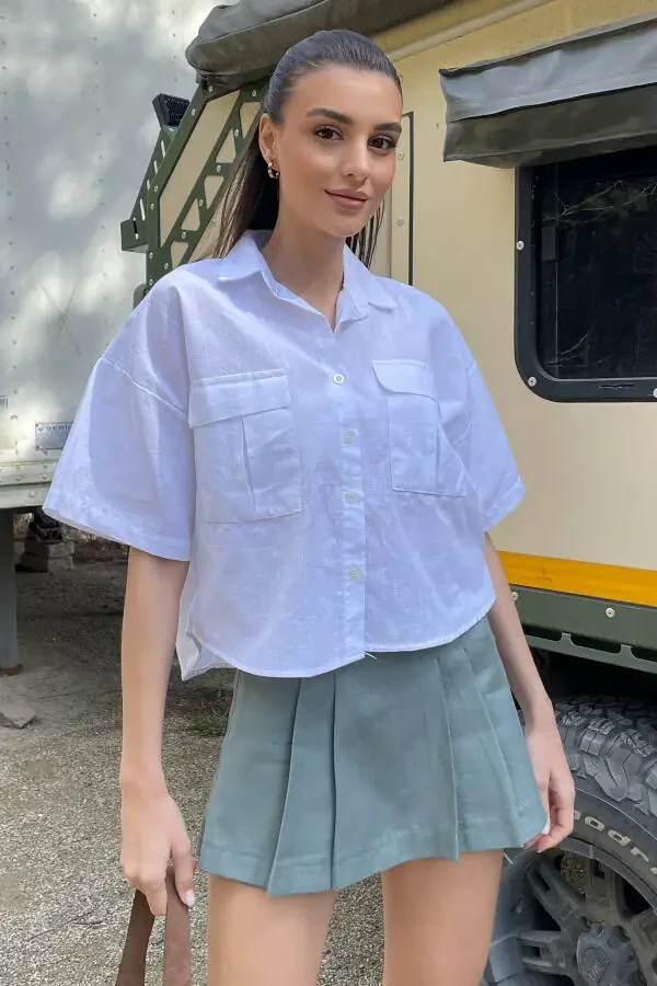 Ayollar uchun oq ikki cho'ntakli yarim yengli zig'ir ko'ylak ALC-X9991 - 2