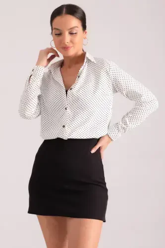 Ayollar uchun oq nuqta bilan uzun yengli ko'ylak ARM-22K001064 - 1