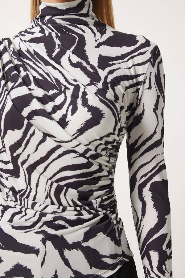 Ayollar uchun oq-qora, bo'yinbog'li bluzka FF00135 - 5