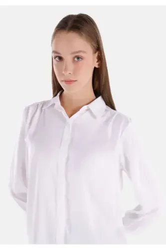 Ayollar uchun oq, uzun yengli, regular fit ko'ylak - 4