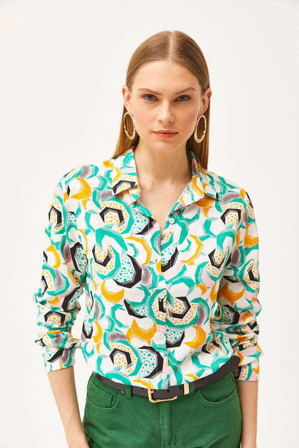 Ayollar uchun o't-yashil rangli geometrik naqshli to'qilgan ko'ylak GML-19001174 - 3