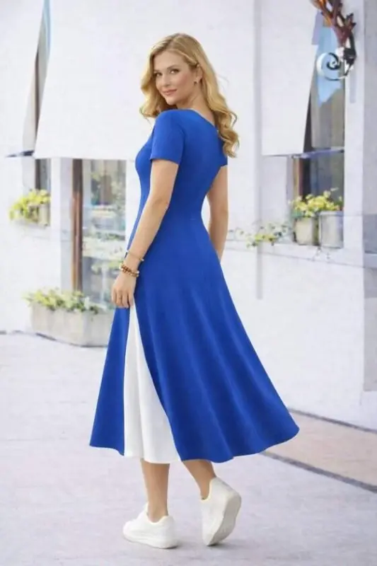 Ayollar uchun qisqa yengli, assimetrik yoqali, tugmali detallar bilan bezatilgan midi uzunlikdagi viskoza ko'ylak - 3