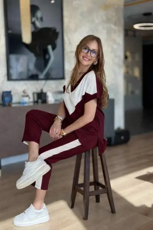 Ayollar uchun qisqa yengli, V bo‘yinli, ikki rangli viskoza, ikki ipli bluzka va shim to‘plami - 3