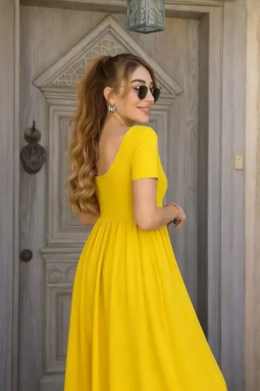 Ayollar uchun qisqa yengli, yumaloq yoqali, oldi qismi yoriqli, cho‘ntakli viskoza uzun ko‘ylak - 2