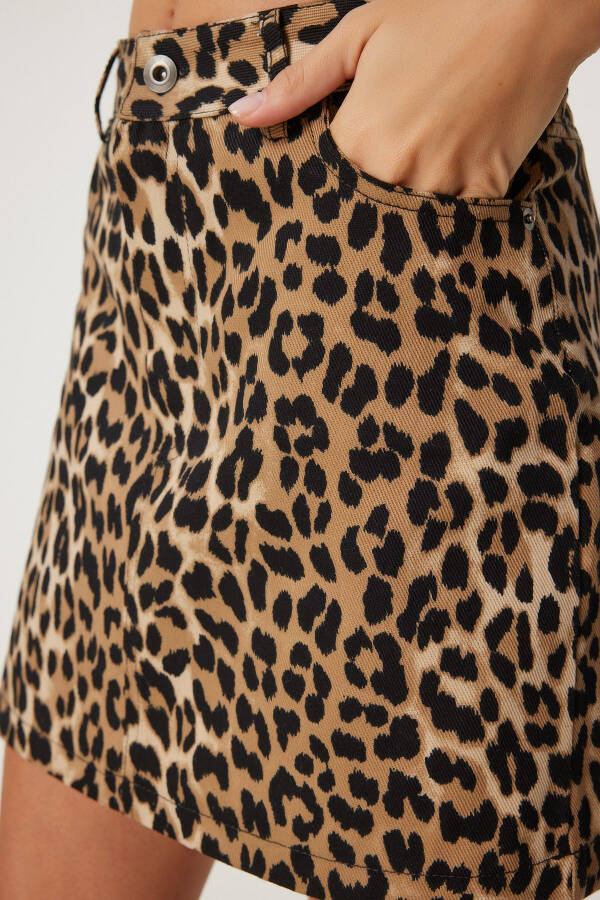 Ayollar uchun qora bej leopard naqshli mini denim yubka UL00041 - 6