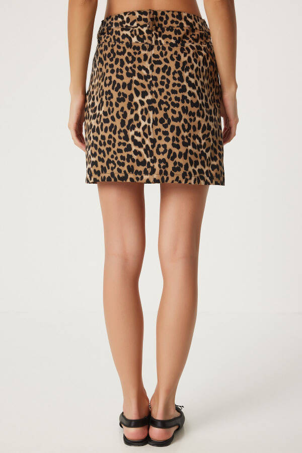 Ayollar uchun qora bej leopard naqshli mini denim yubka UL00041 - 7