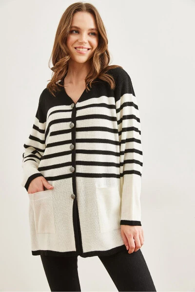 Ayollar uchun qora chiziqli metall tugmali triko kardigani HRK-19000321 - 5