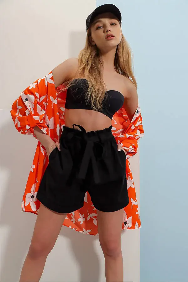 Ayollar uchun qora elastik kamarli ikki cho'ntakli keng oyoqli jinsi shortilar ALC-X8450 - 1