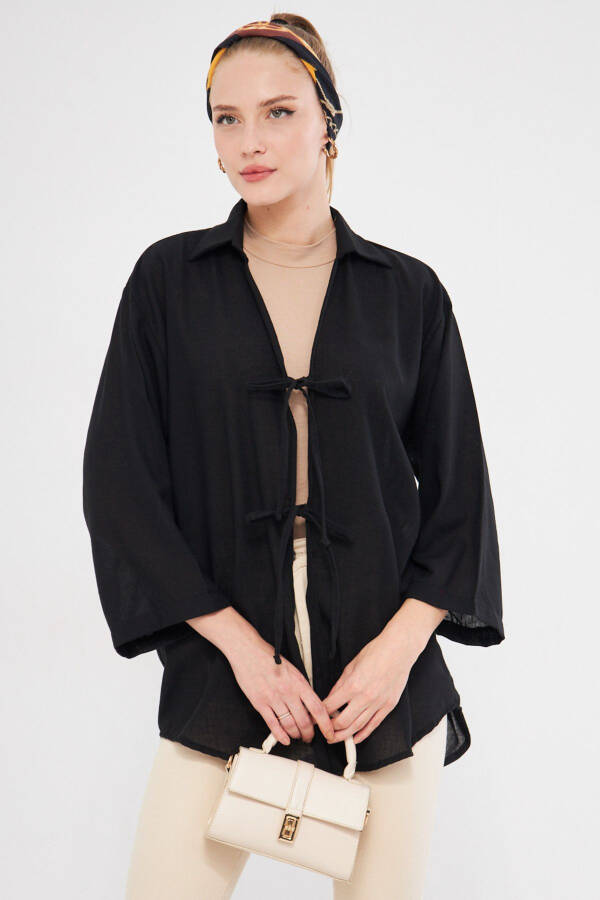 Ayollar uchun qora ko'ylak yoqali old tomondan bog'lamali kimono - 4