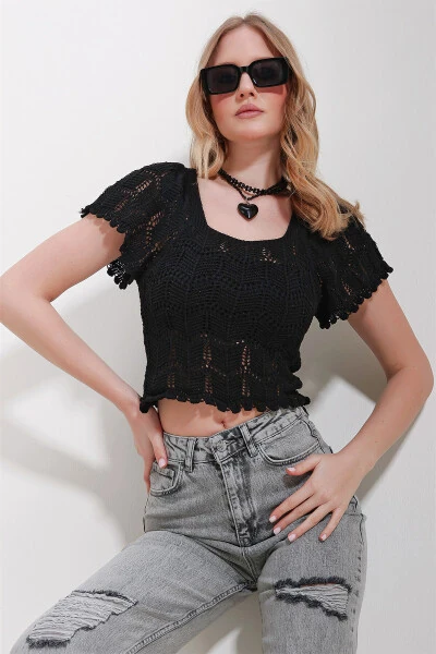 Ayollar uchun qora kvadrat bo'yinli ajurli triko bluzkasi ALC-X11555 - TREND ALAÇATI STILI