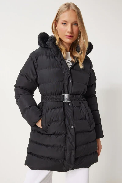Ayollar uchun qora qalpoqli, mo'ynali detalli, kamarli, pufakli kurtka AW00012 - HAPPINESS İSTANBUL