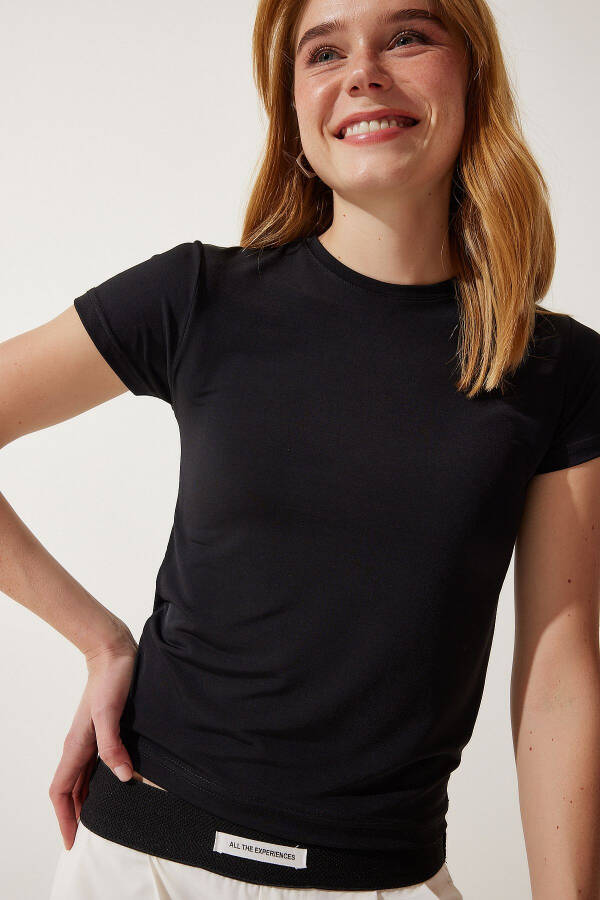 Ayollar uchun qora rangli bisiklet yoqali Basic Sandy futbolkasi EN00611 - 2