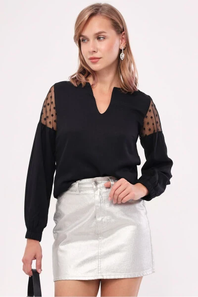 Ayollar uchun qora rangli V bo'yinli, pufakli yengli tulli bluzka ARM-20K001038 - ARMONIKA