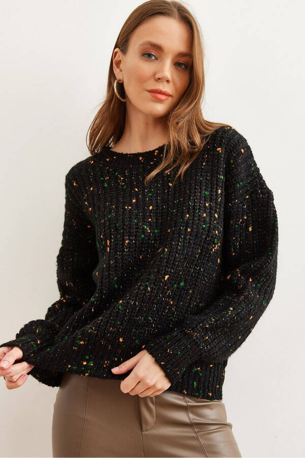 Ayollar uchun qora rangli yumshoq teksturali oversized triko kozokcha KZK-19000862 - 1