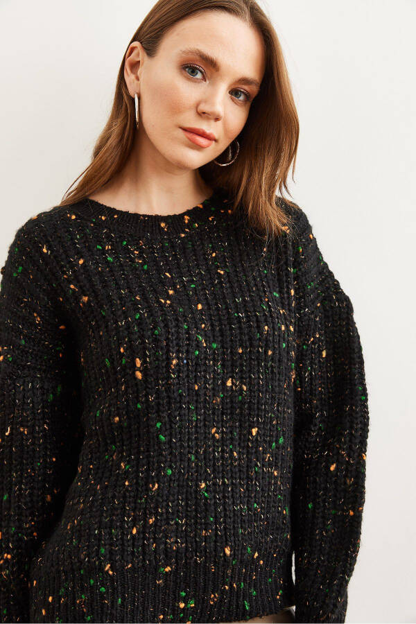 Ayollar uchun qora rangli yumshoq teksturali oversized triko kozokcha KZK-19000862 - 4