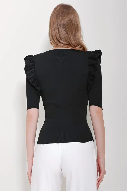 Ayollar uchun qora V bo'yinli, qisma-rufflesli triko bluz ALC-X11557 - 5