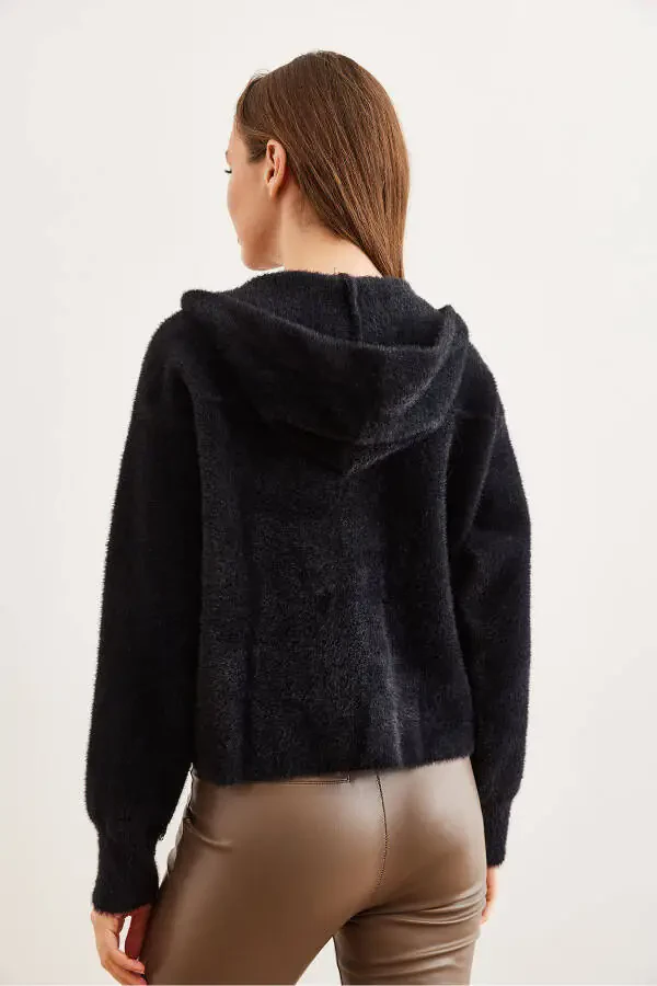 Ayollar uchun qora yoqimli cho'ntakli yumshoq teksturali qalin soqolli sviter HRK-19000325 - 7