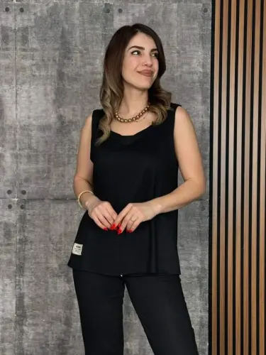 Ayollar uchun tasmali, yumaloq yoqali viskoza ikki ipdan tikilgan bluzka va sport shimi ikki qismli to‘plam - 2