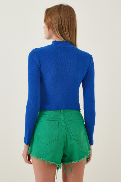 Ayollar uchun tikilgan moviy ipli baliqchi yoqa qisqa örma bluz GT00059 - 3