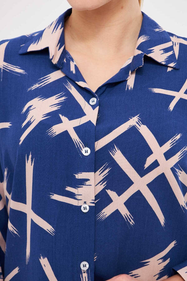 Ayollar uchun to'q ko'k naqshli uzun yengli ko'ylak ARM-25K0010 - 2