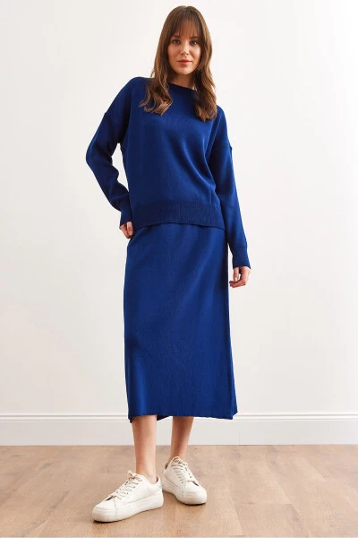 Ayollar uchun toʻq koʻk yuqori kazak va uzun yubka triko libos - OLALOOK