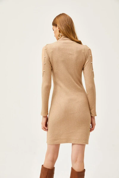 Ayollar uchun toshli yelka ochilgan, munchoq bilan bezatilgan, baliqcha uslubidagi, shamollik ko'ylak ELB-19002039 - 5