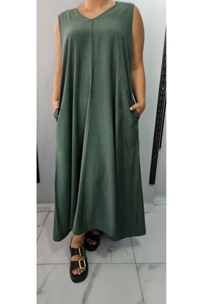 Ayollar uchun V bo'yinli yelkasiz katta o'lchamli maxi ko'ylak 24135 - BUTIK NILYAM