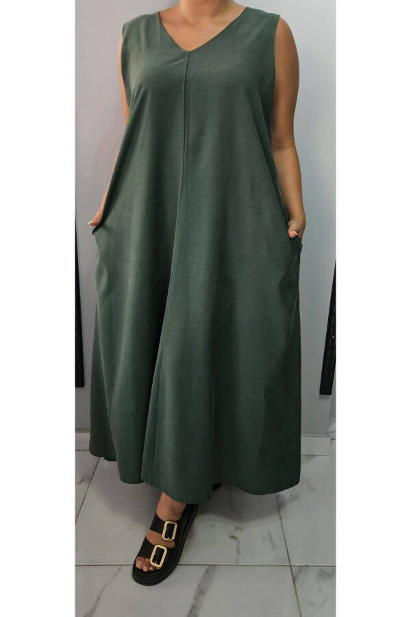 Ayollar uchun V bo'yinli yelkasiz katta o'lchamli maxi ko'ylak 24135 - 3