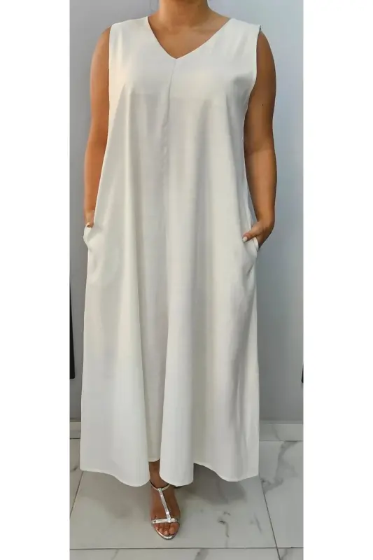 Ayollar uchun V bo'yinli, yengsiz, katta o'lchamli maxi ko'ylak 24135 - BUTIK NILYAM