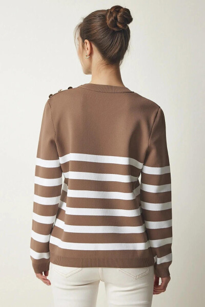 Ayollar uchun vizon oq chiziqli yelkadan tugmali detalli bisiklet yaxali ko'ylagi HZL24W-BD1102081 - 15