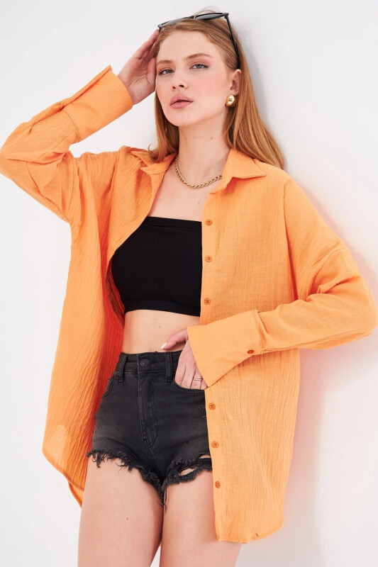 Ayollar uchun xantal rangli keng o'lchamli to'qimalangan zig'ir matodan tikilgan keng yengli ko'ylak ARM-24K001001 - ARMONIKA