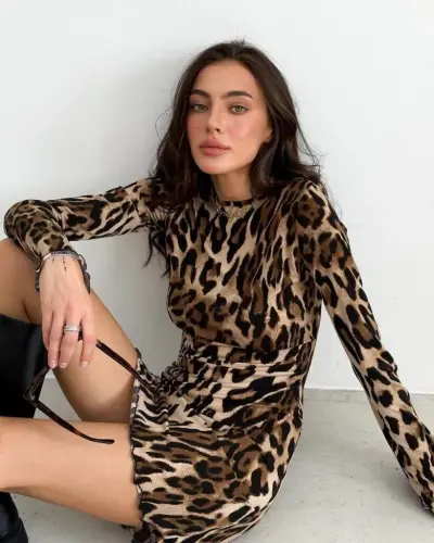 Ayollar uzun qisma orqasi ochiq bog'lamli leopard naqshli qisqa dalg'ich ko'ylak - 3
