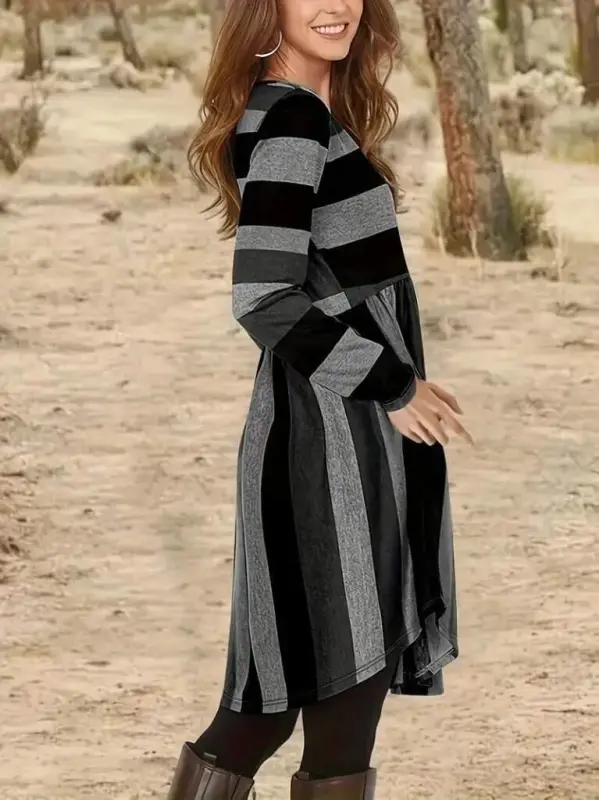 Ayollar uzun qolli velosiped yoqali chiziqli naqshli detallari bo'lgan supremdan mini ko'ylak - 3