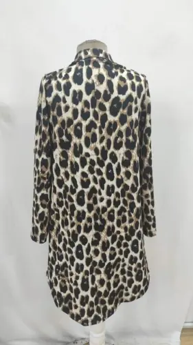 Ayollar uzun qolli yoqali old tugmali leopard naqshli modal midi ko'ylak - 7