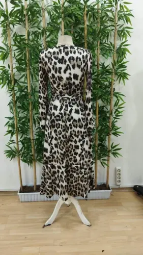 Ayollar uzun yengli, ko'krak qismi kesishgan, belbog'li leopard naqshli - 7